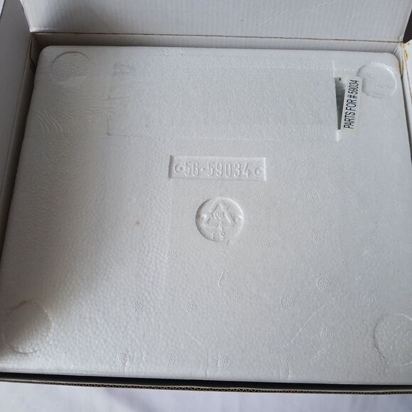 Dept 56 How The Grinch Stole Christmas Town Hall Brand New In Box 2000  Retired - Picture 7 of 7
